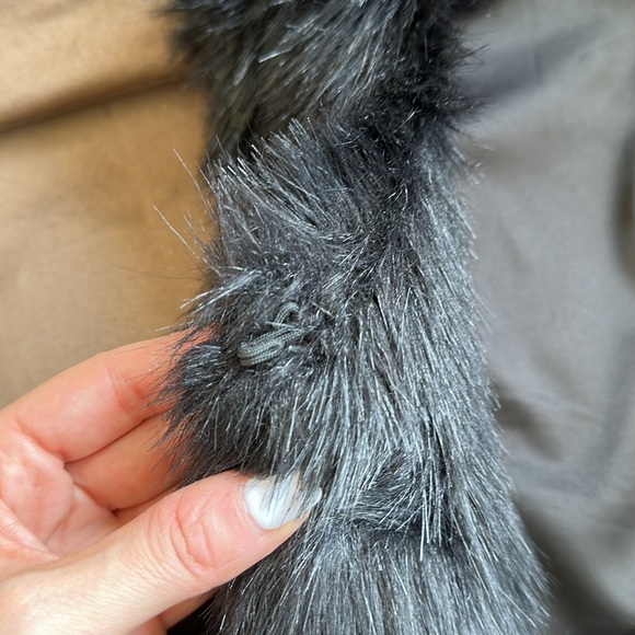 BEBE Faux Fur Vest 🔥🖤 - Picture 6 of 6